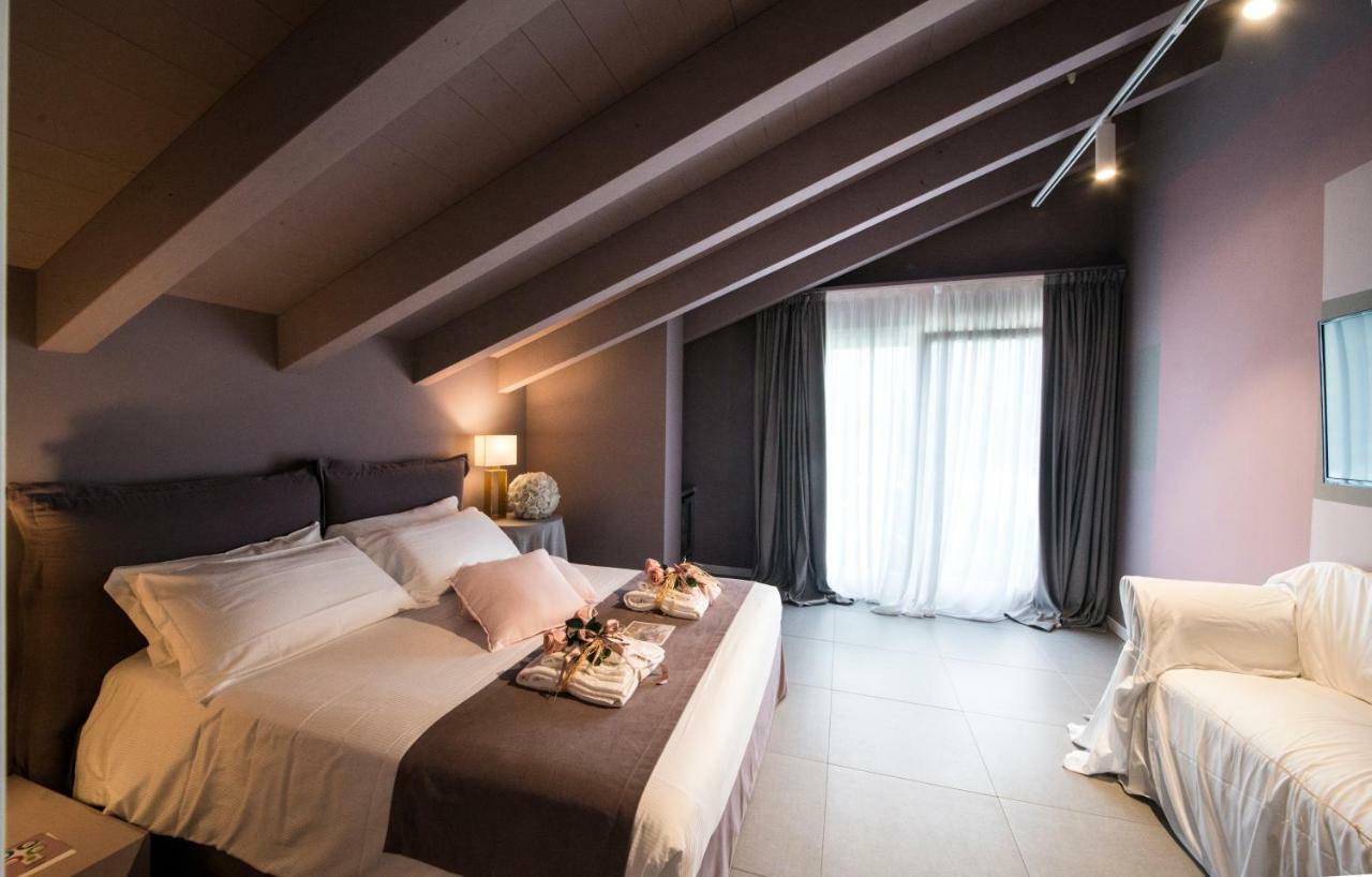Art B&B Design Costa Volpino Exterior photo